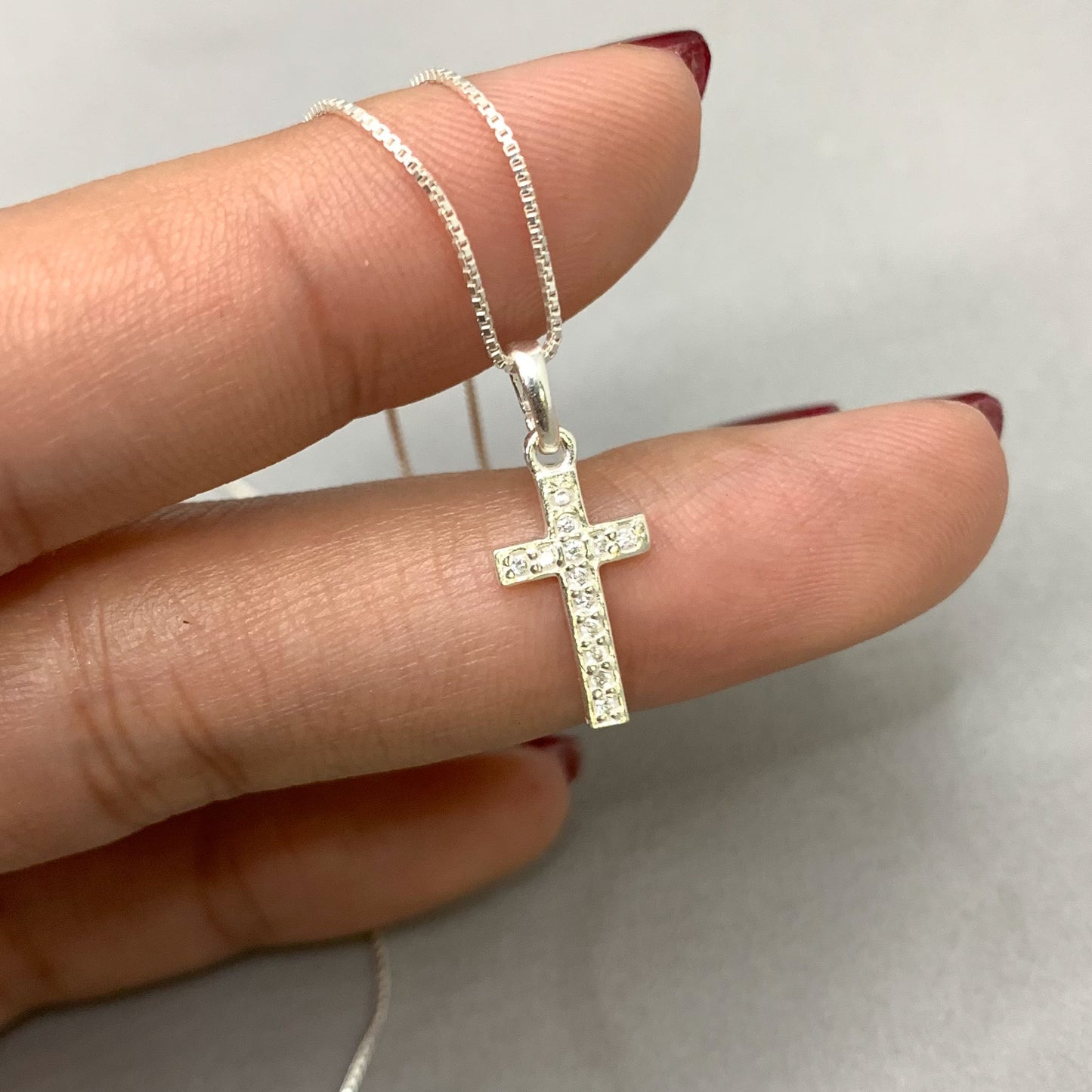 Collar minimalista Cruz