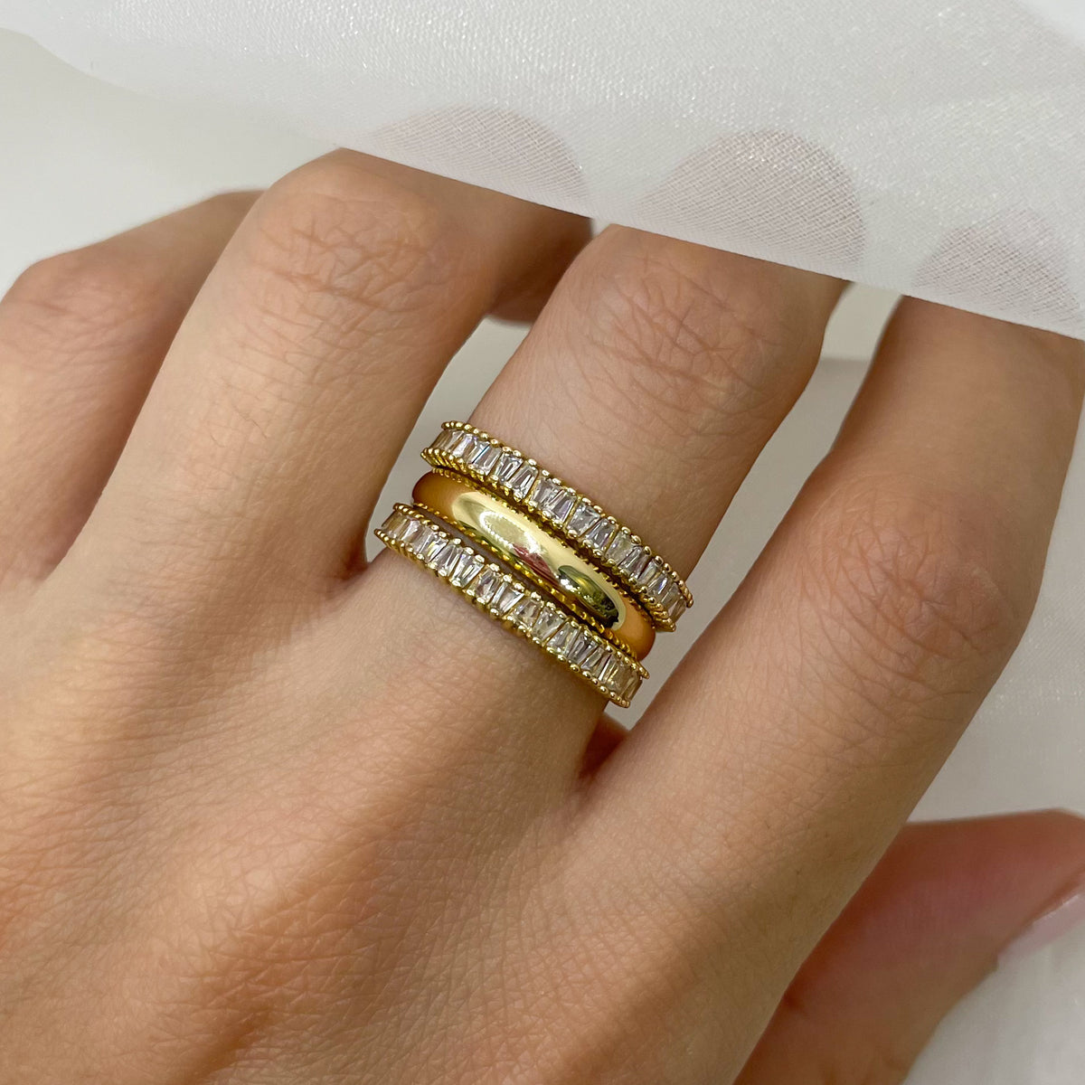 Anillo con Piedras - Oro 18K