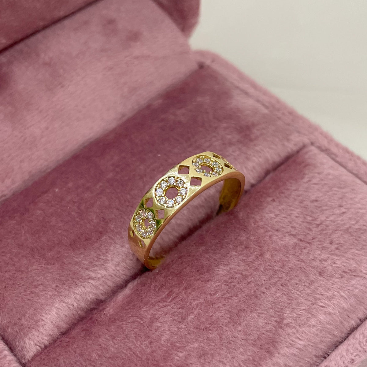 Anillo con Piedras - Oro 18K