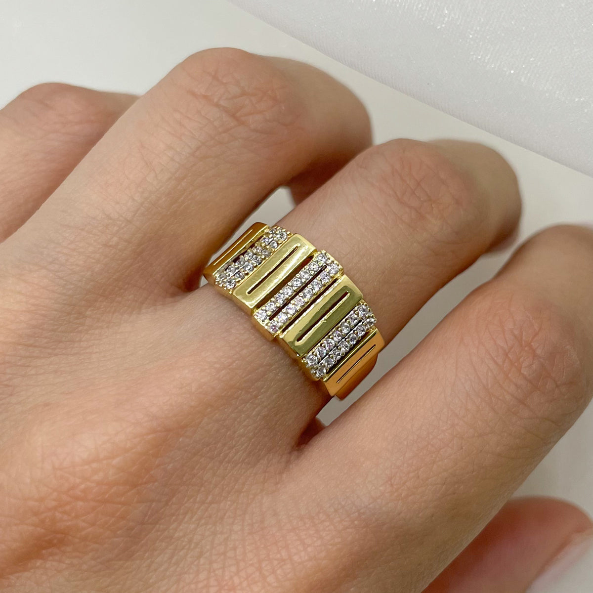 Anillo con Piedras - Oro 18K
