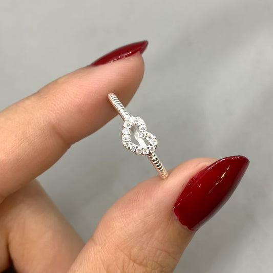Anillo corazón con piedras