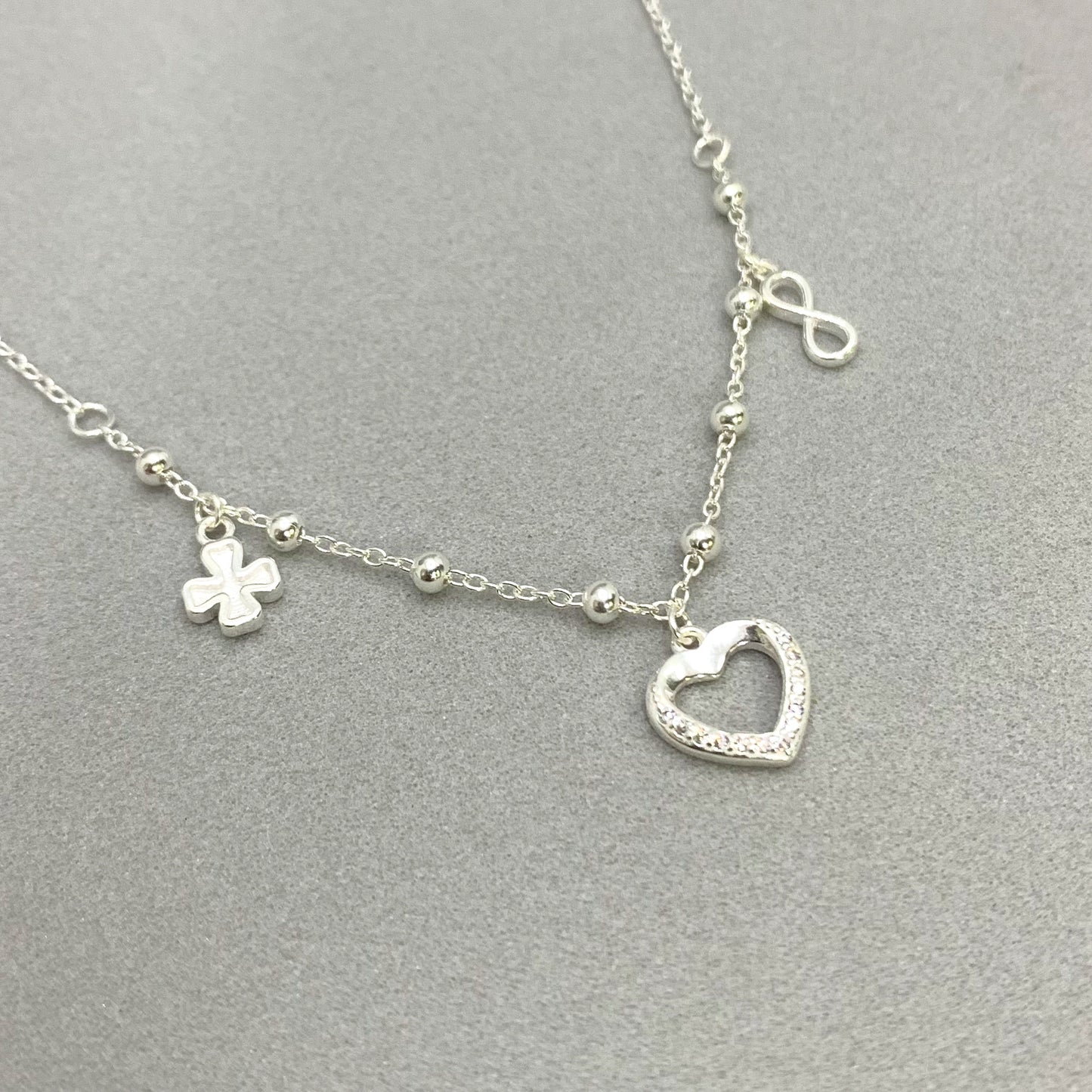 Gargantill con colgantes