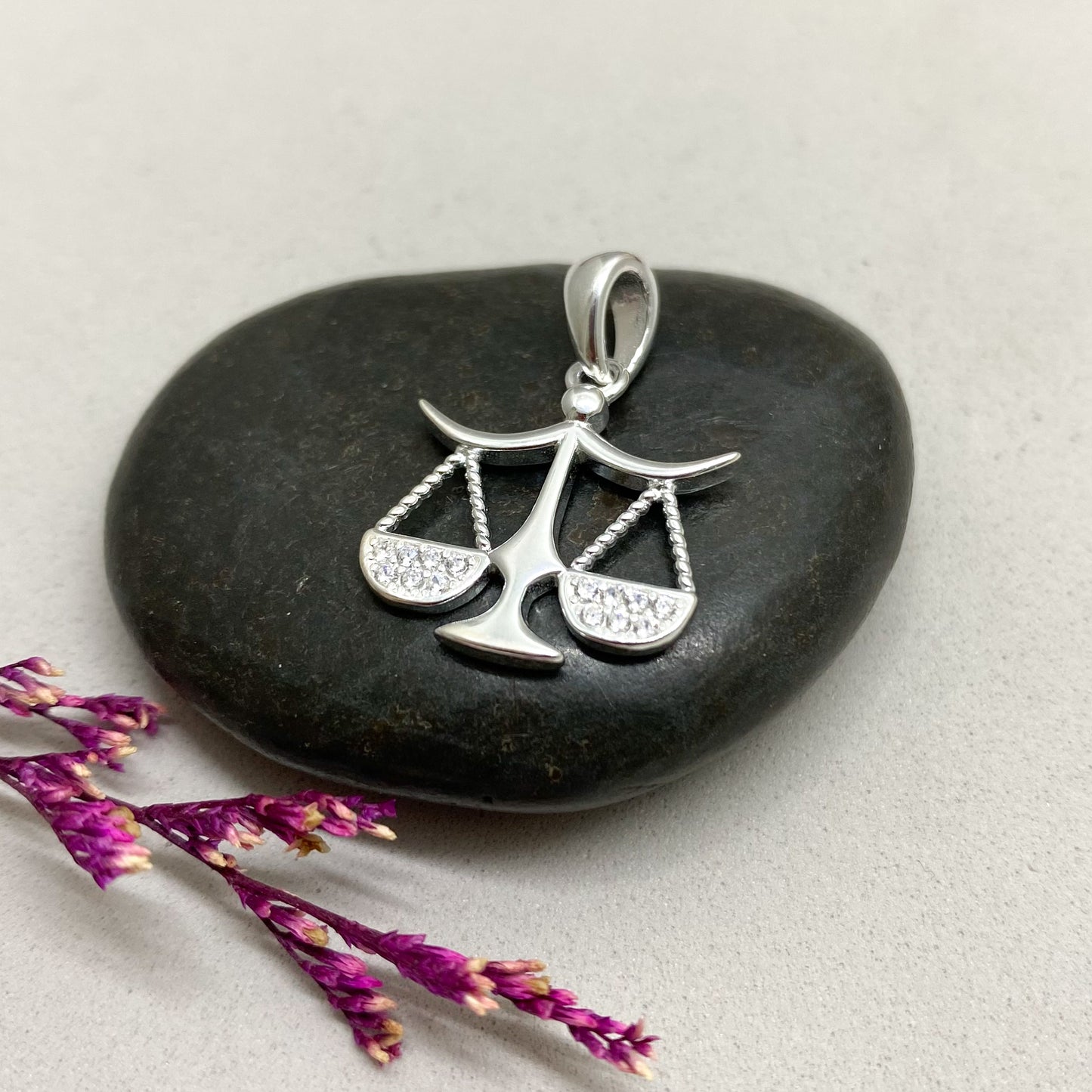 Dije Balanza de la Justicia