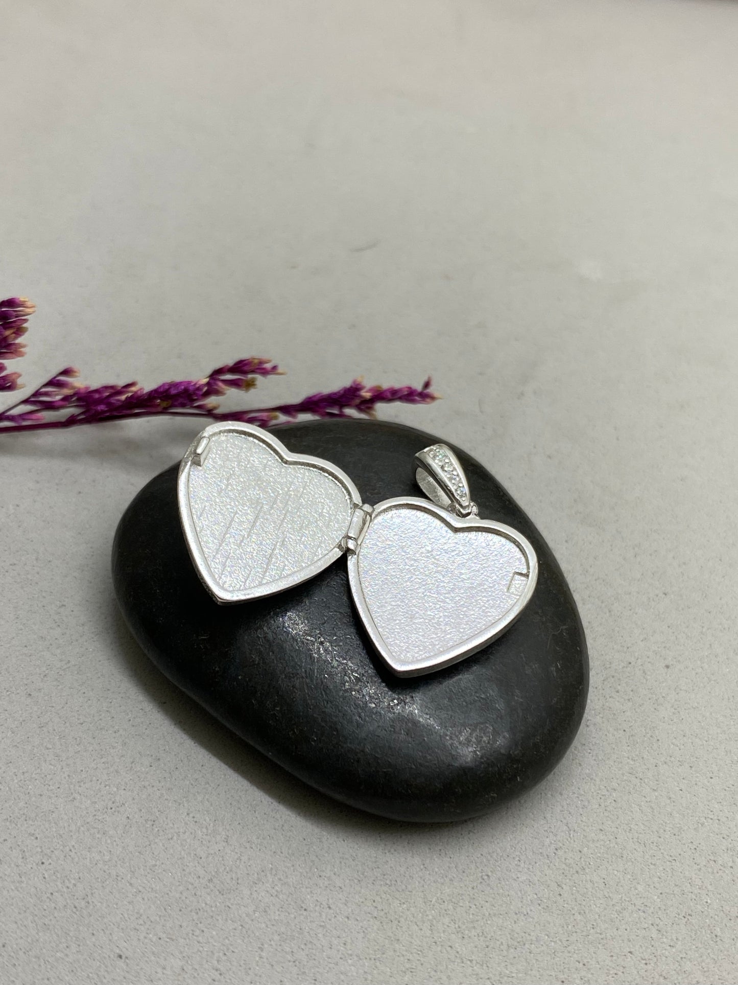 Dije Relicario Corazón con Ópalo