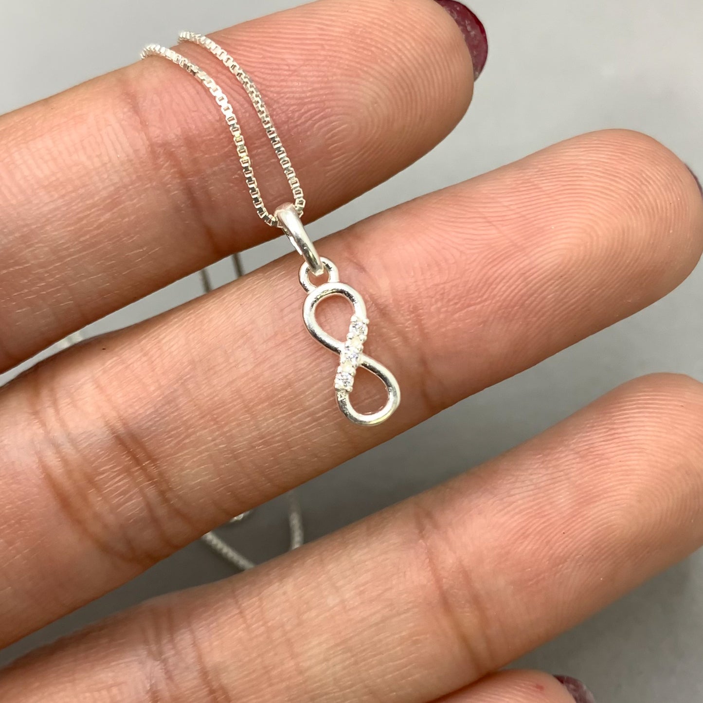 Collar minimalista Infinito