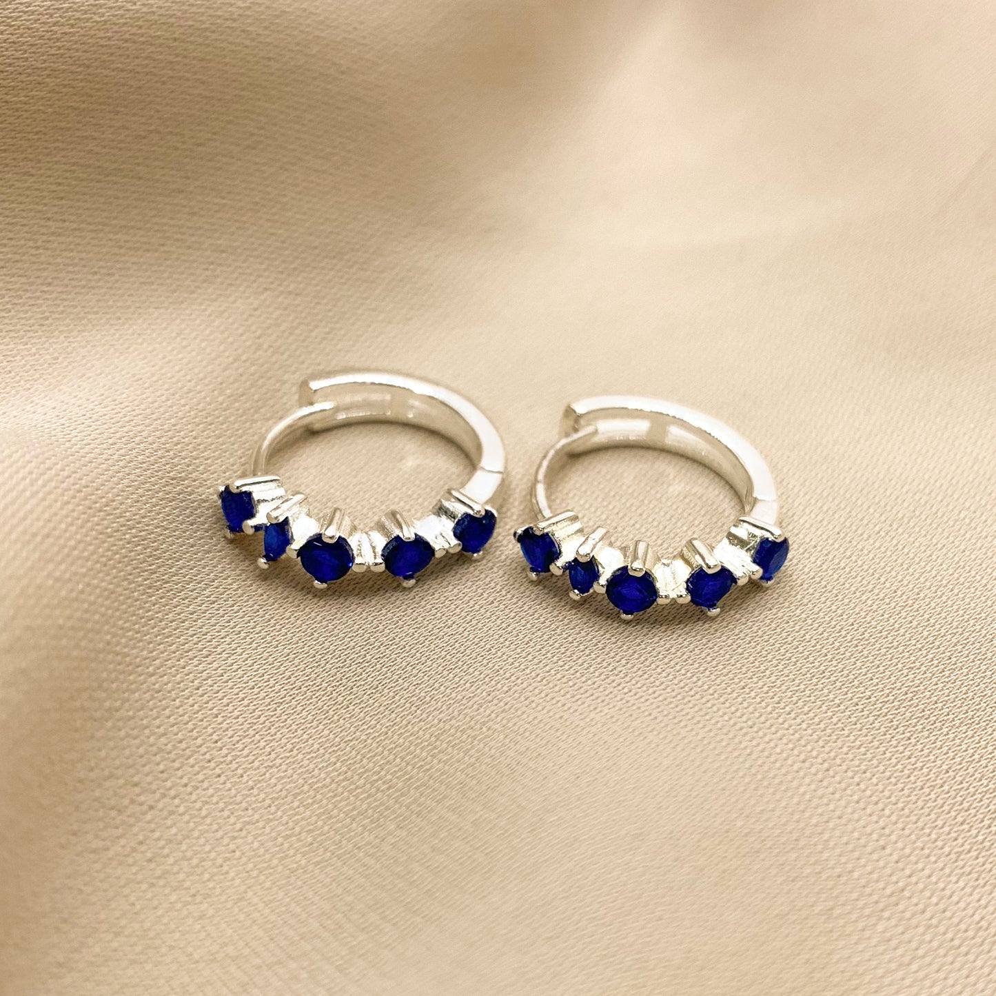 Argollita en piedras azules