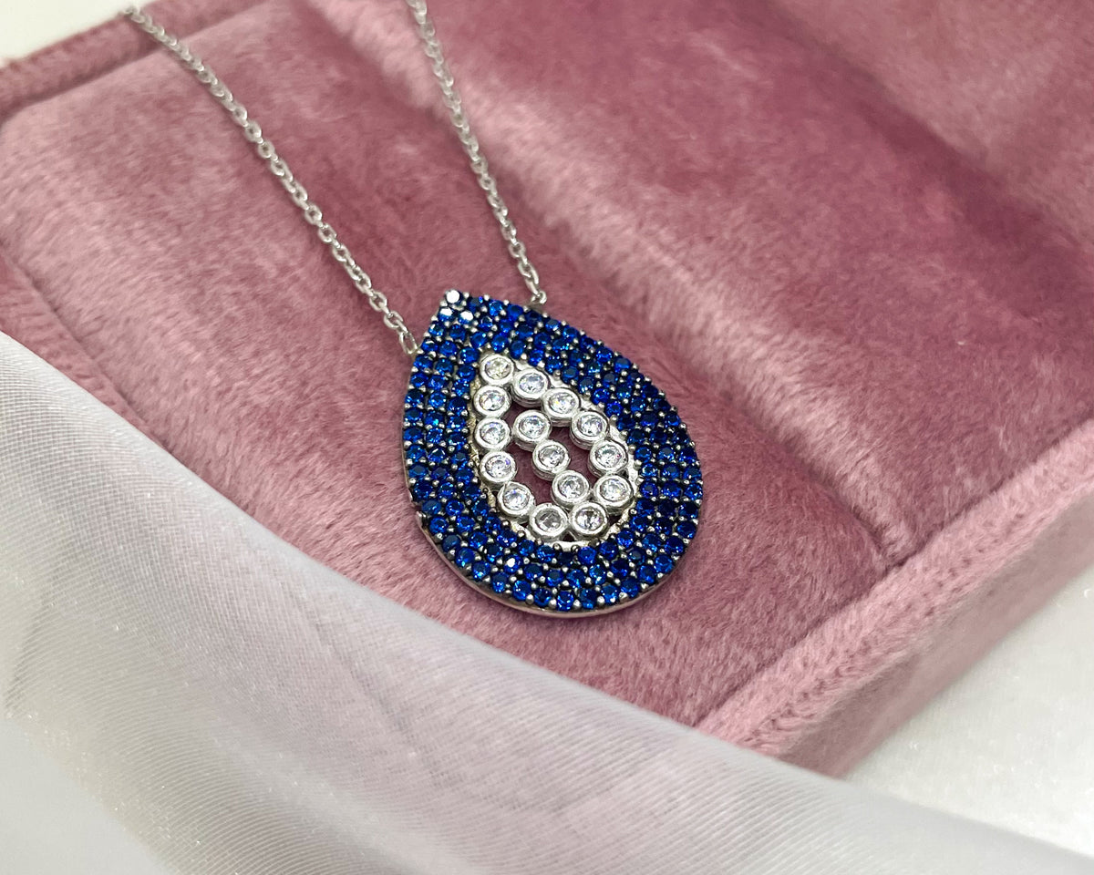 Collar con piedras azules