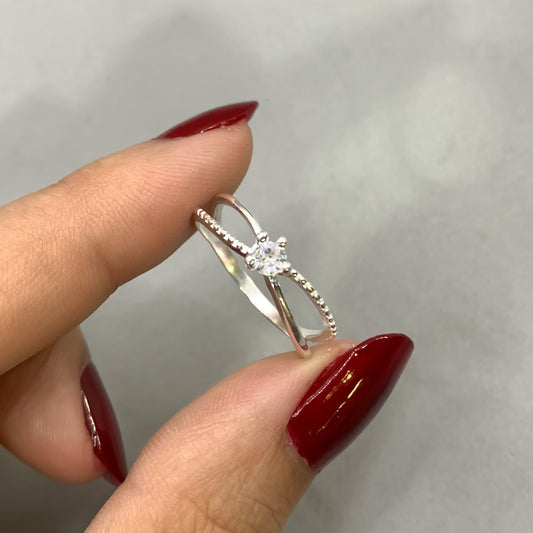 Anillo minimalista con piedra