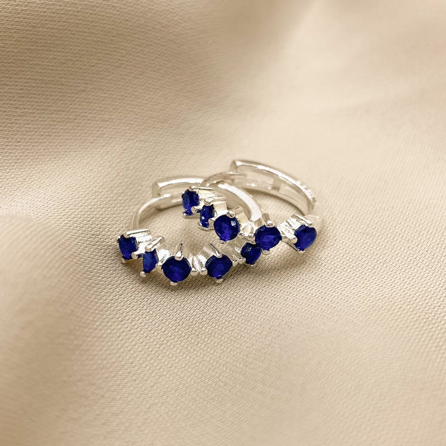 Argollita en piedras azules