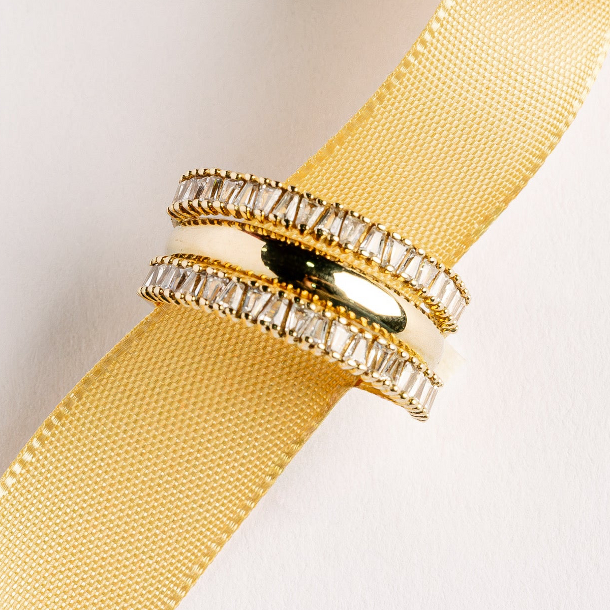 Anillo con Piedras - Oro 18K
