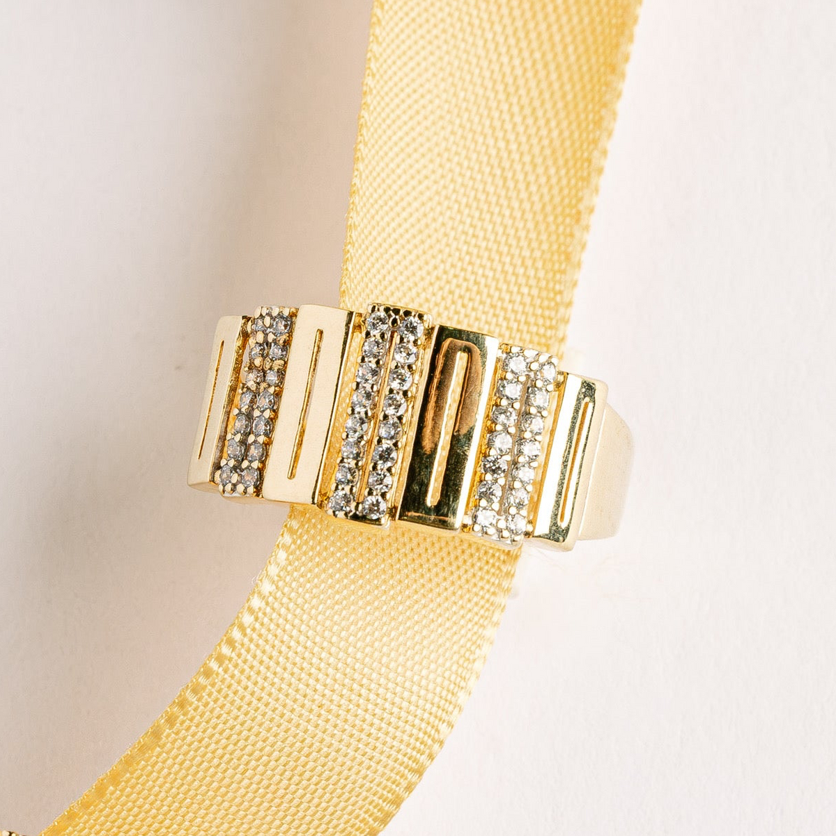 Anillo con Piedras - Oro 18K