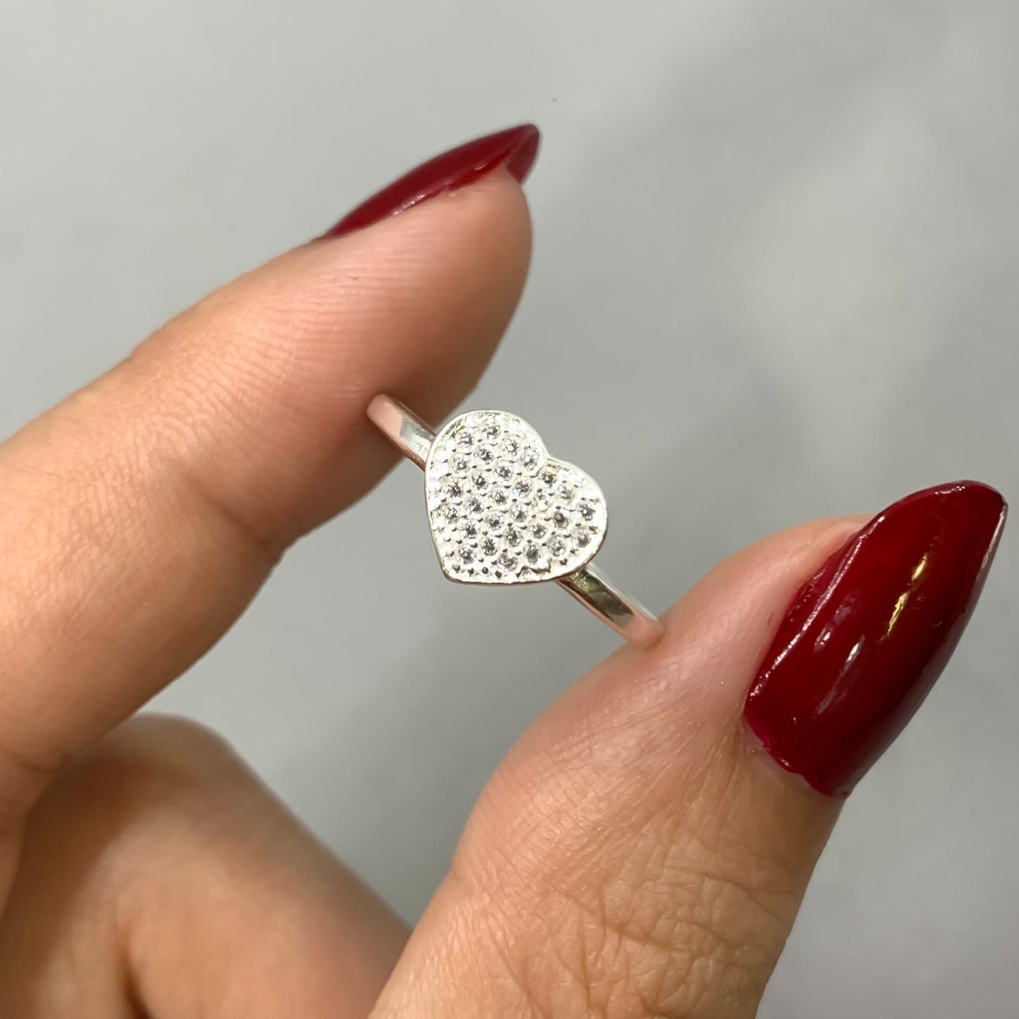 Anillo corazón con piedras