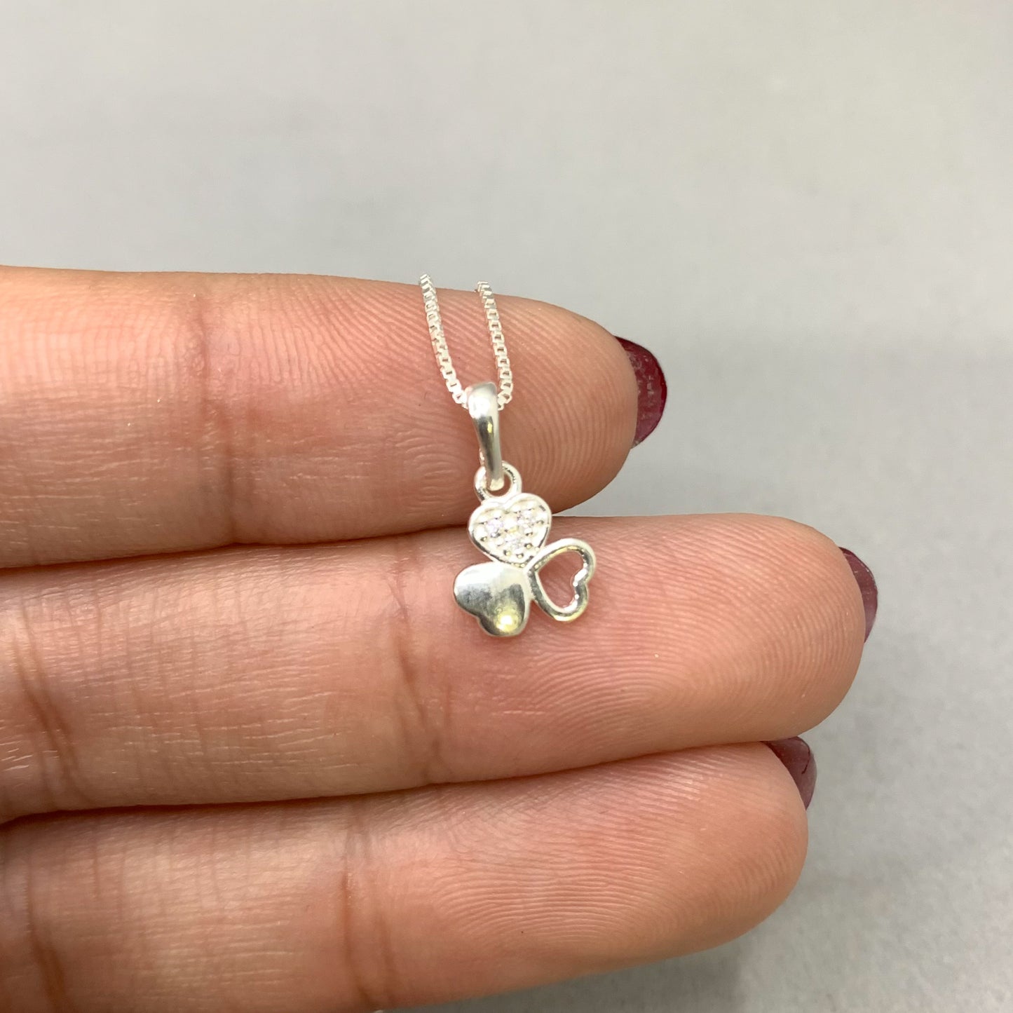 Collar minimalista Trébol