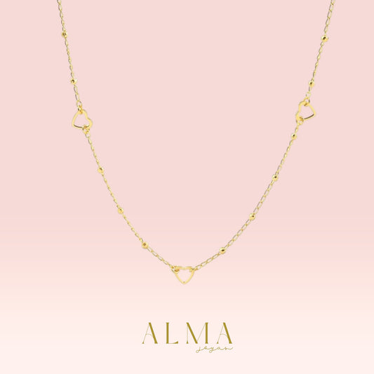 Collar gargantilla bañado en oro con tres cuentas en forma de corazón