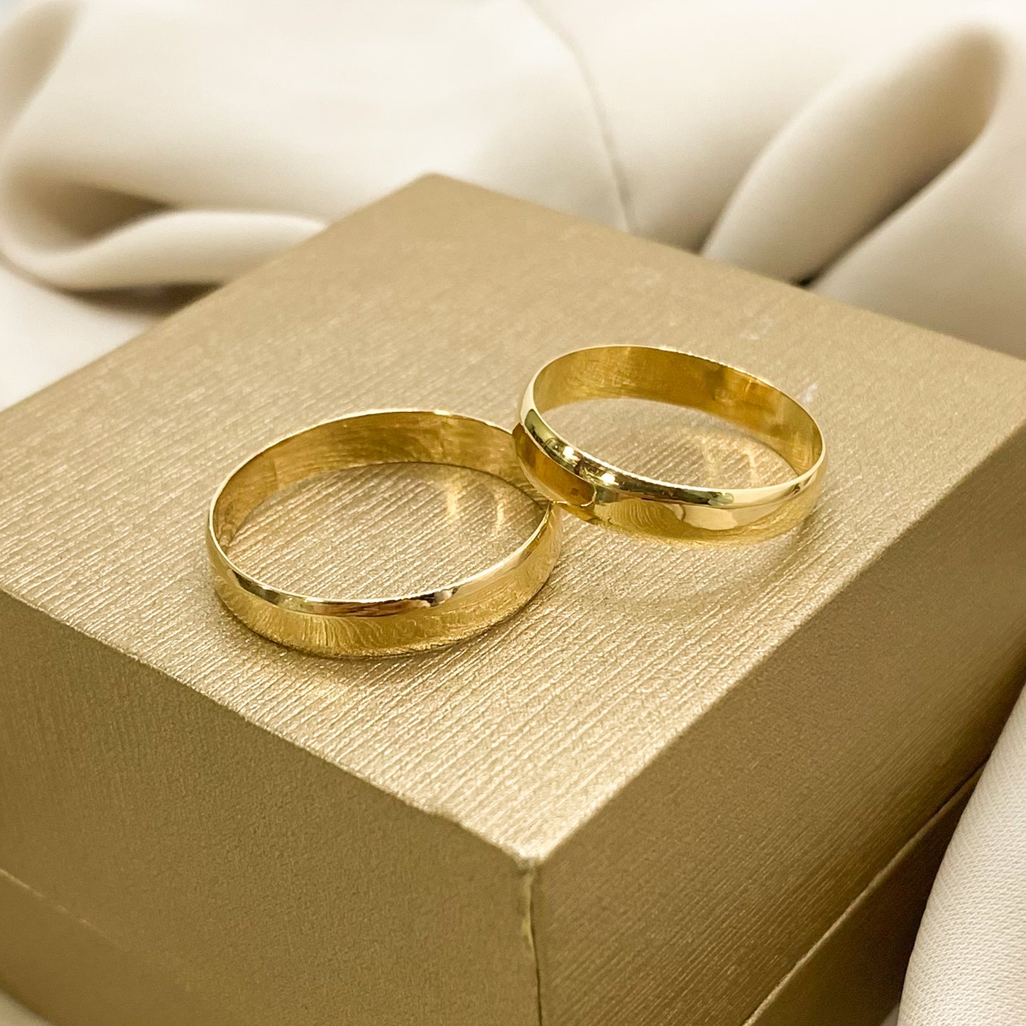 Alianzas en Oro 18K. Tipo Media Caña.