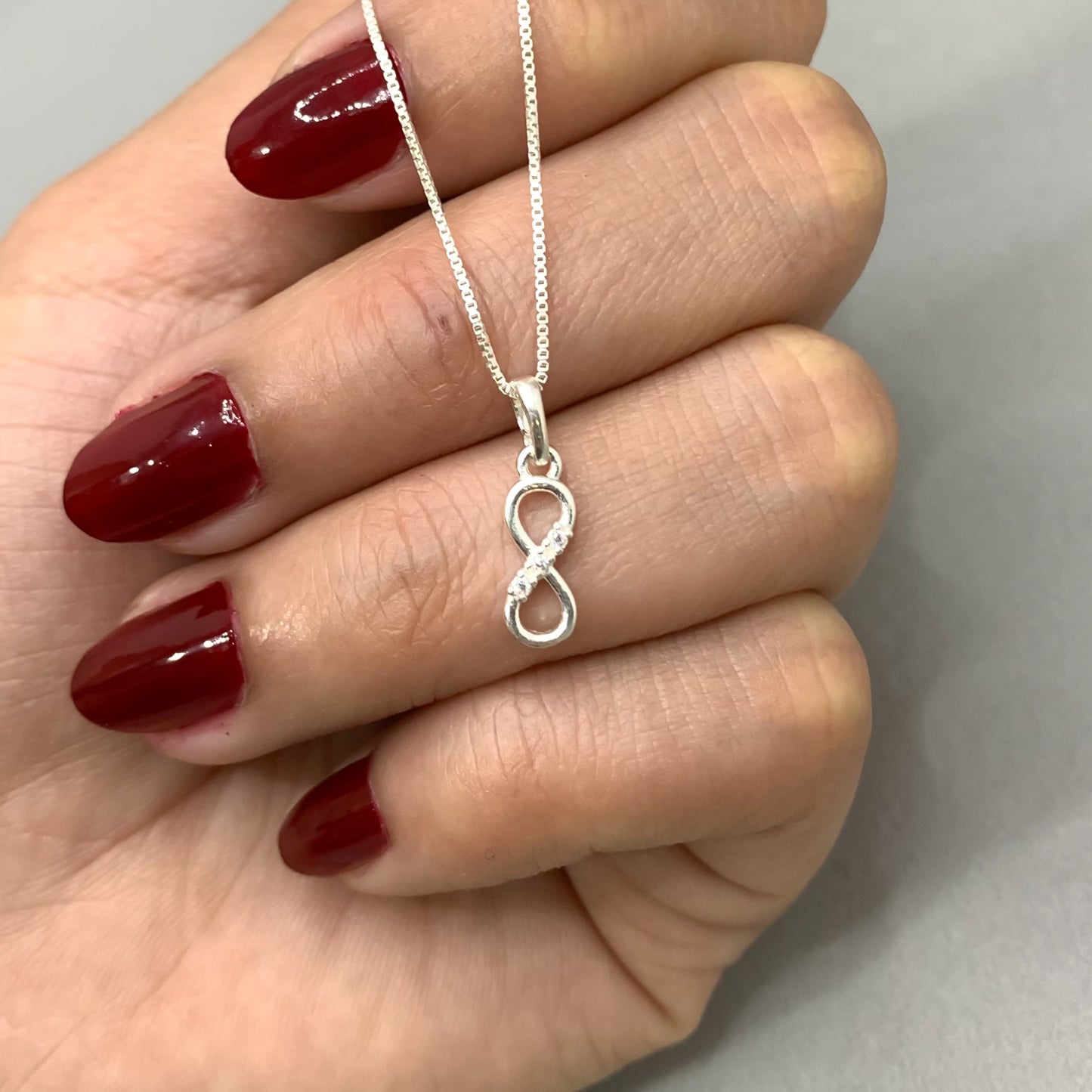 Collar minimalista Infinito