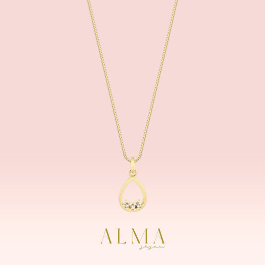 Gargantilla en forma de lágrima con diseño calado y trío de piedras de circonitas cristal, bañada en oro