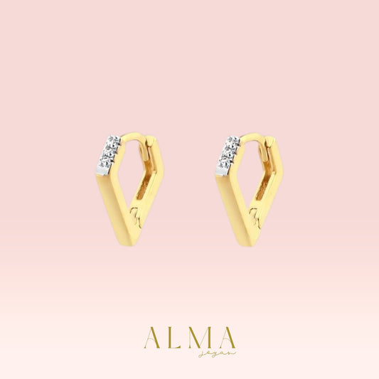 Pendientes de clic con forma de diamante y piedras de circonitas cúbicas, bañados en oro.