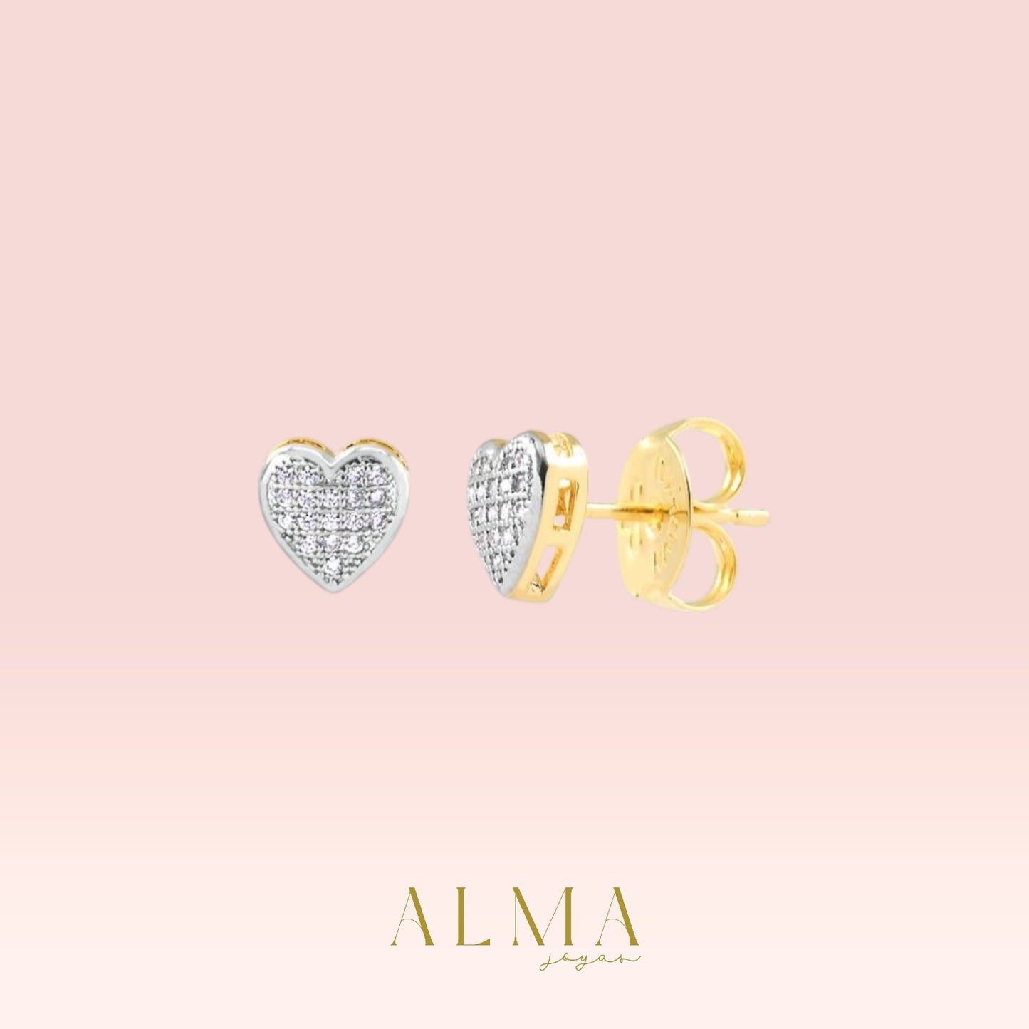 Pendientes medianos en forma de corazón con piedras de circonitas cúbicas, bañados en oro.
