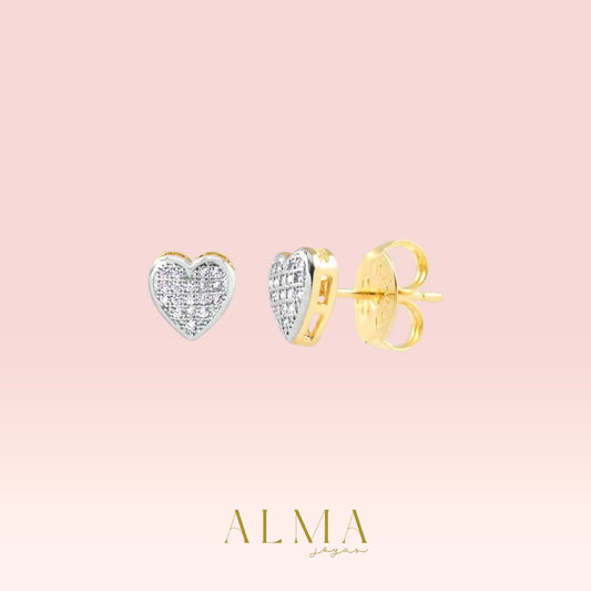 Pendientes medianos en forma de corazón con piedras de circonitas cúbicas, bañados en oro.